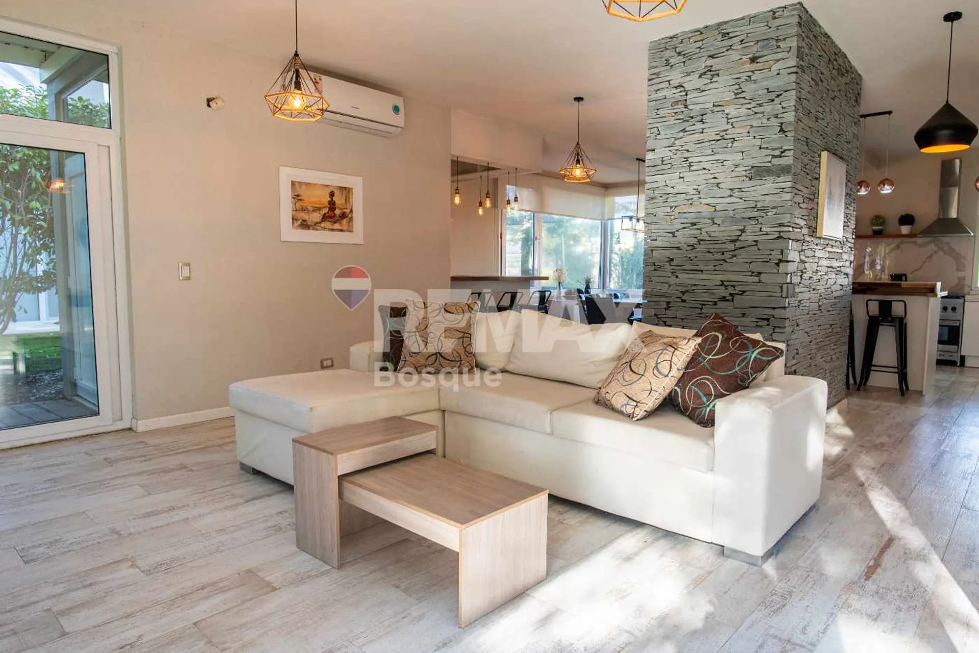 CASA VENTA COSTA ESMERALDA - FONDO LIBRE AL GOLF foto 3