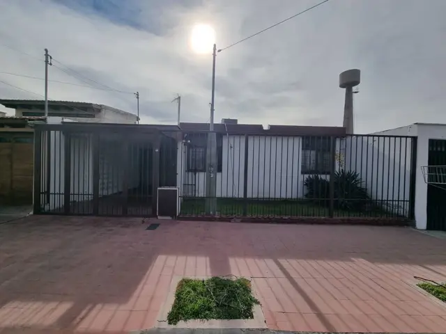 VENTA CASA 4 DORMIT.-JARDÍN- COCHERA EN GODOY CRUZ