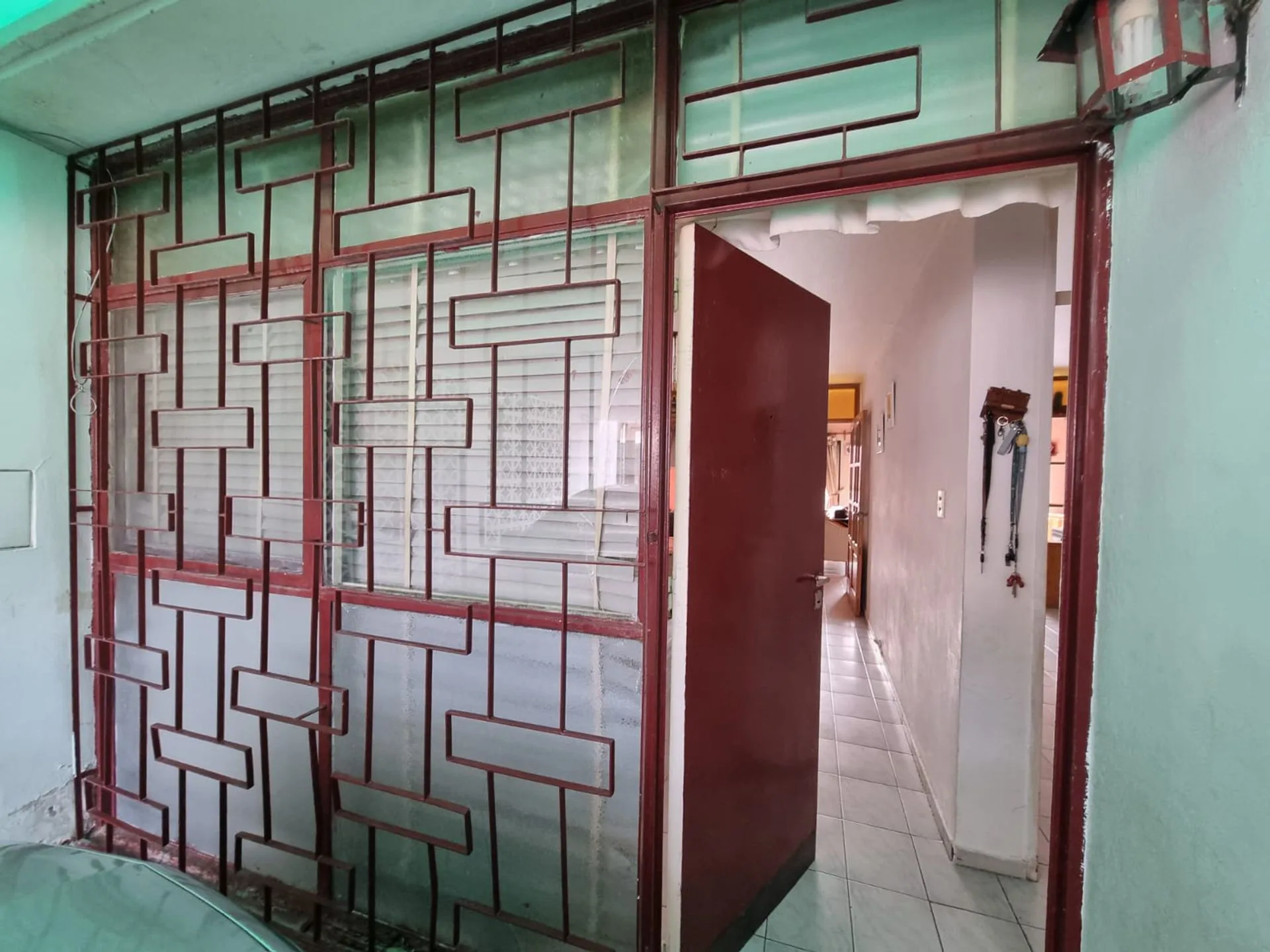 VENTA CASA 4 DORMIT.-JARDÍN- COCHERA EN GODOY CRUZ foto 3