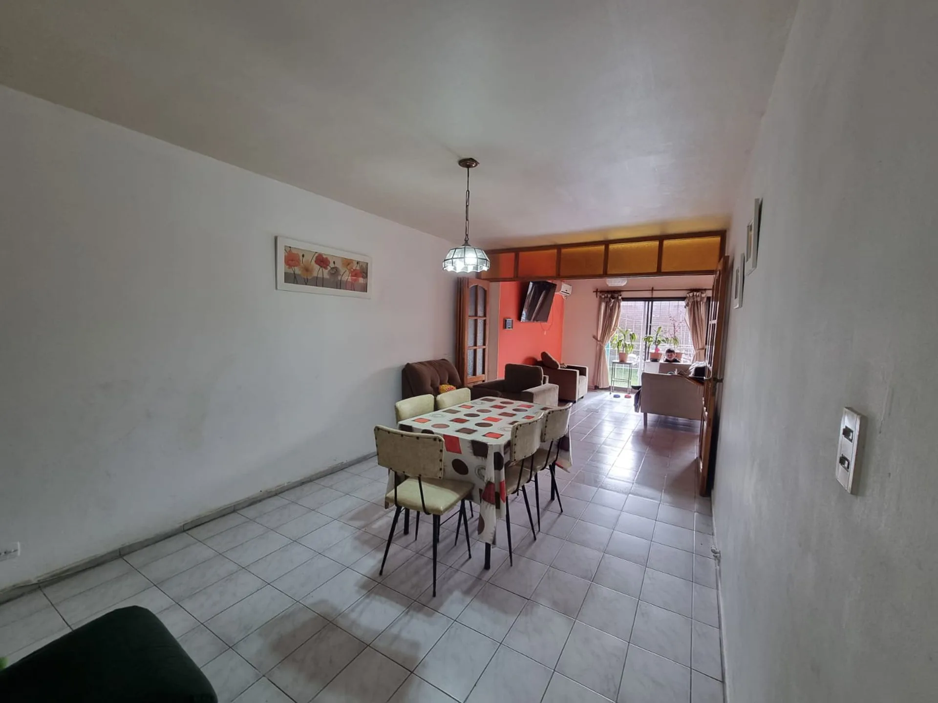 VENTA CASA 4 DORMIT.-JARDÍN- COCHERA EN GODOY CRUZ foto 5