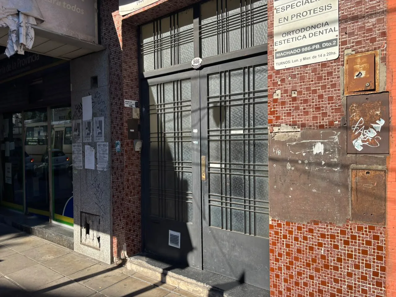 Oportunidad | Dto. 3 amb. SOLO USO PROFESIONAL | Morón Centro a 2 cuadras de la estacíon foto 2