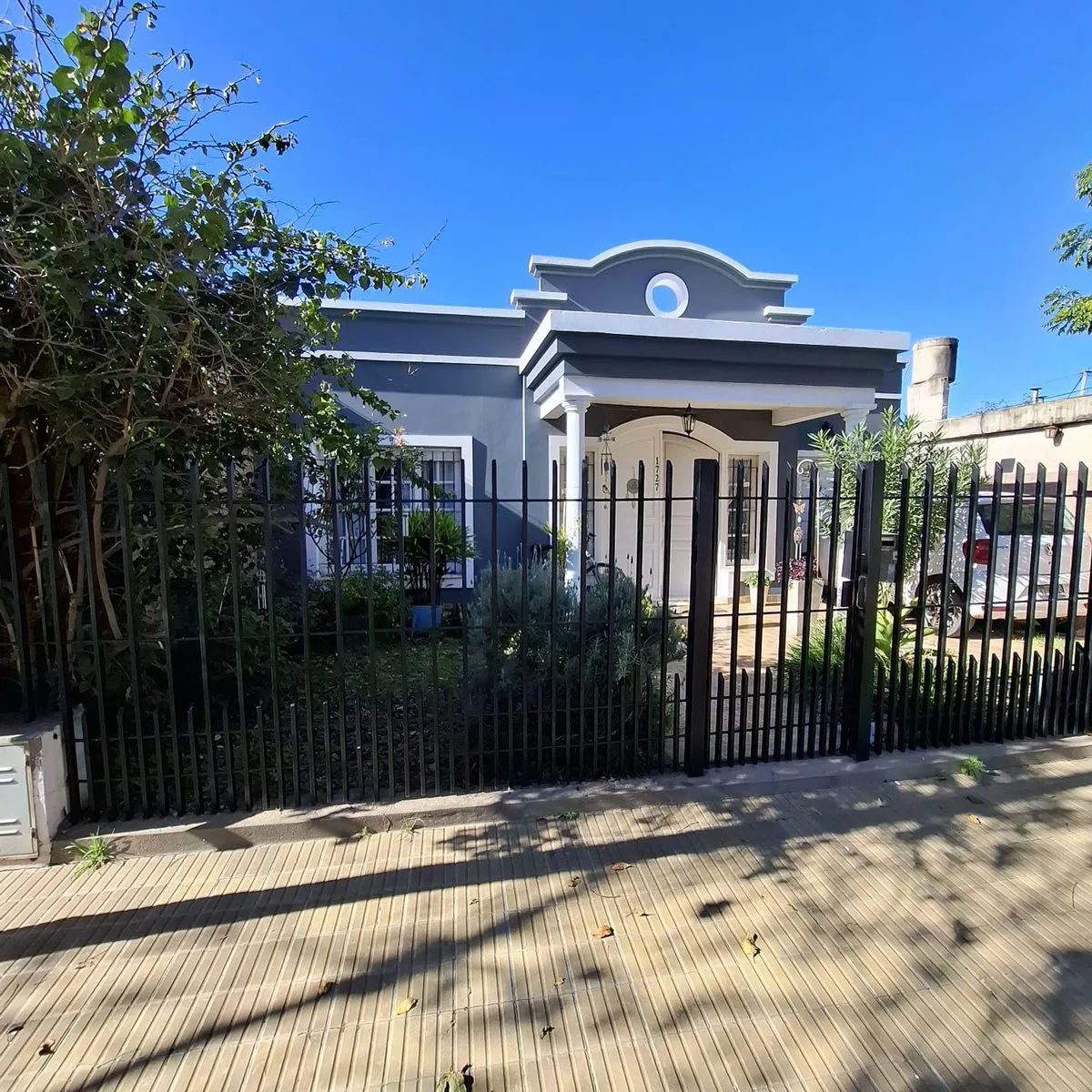 Venta Casa de 3 Dormitorios + Quincho + Pileta foto 2