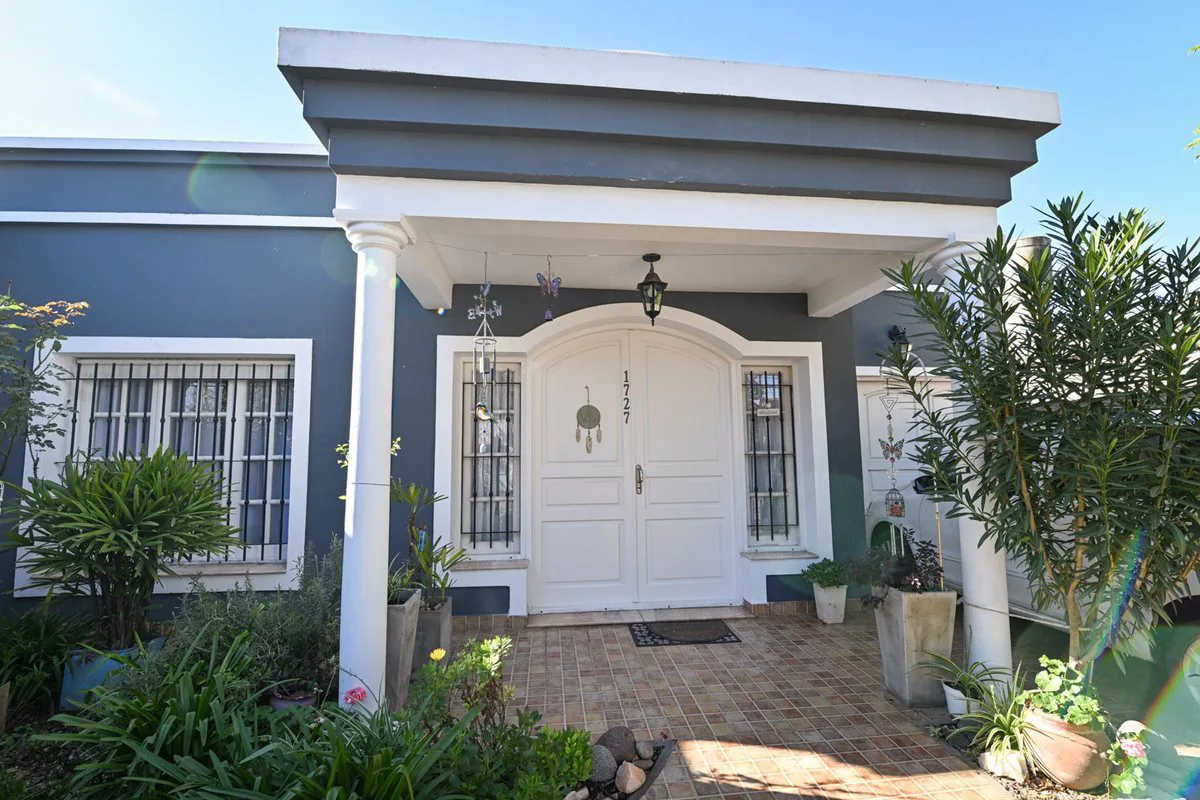 Venta Casa de 3 Dormitorios + Quincho + Pileta foto 5