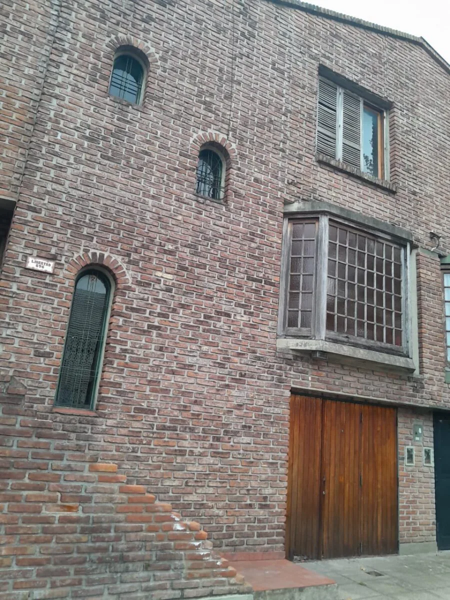 HAEDO TRIPLEX 4 AMBIENTES CON COCHERA MUY BUEN ESTADO GENERAL Y UBICACION, CERCANO AVENIDA RIVADAVIA OPORTUNIDAD foto 3
