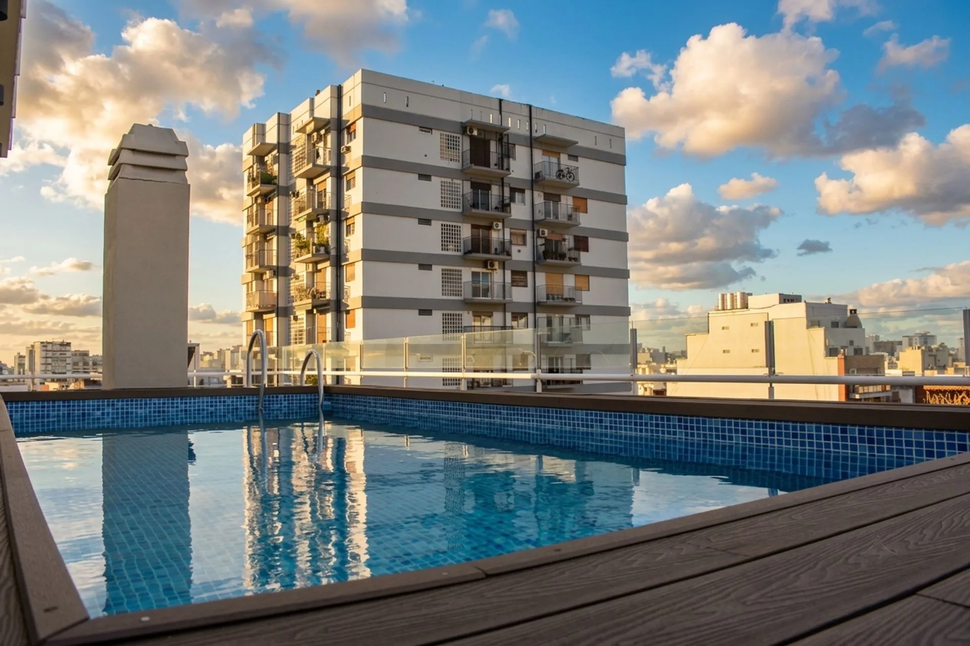 MONOAMBIENTE CON BALCÓN Y COCHERA VENTA CABALLITO foto 3