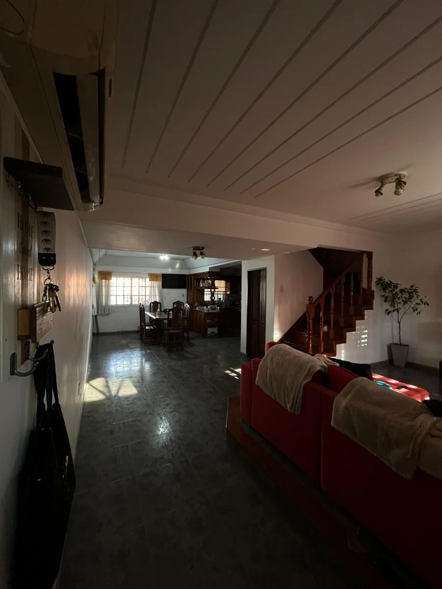 Venta Casa Chalet 4 ambientes con Quincho y Pileta en Villa Luzuriaga foto 4
