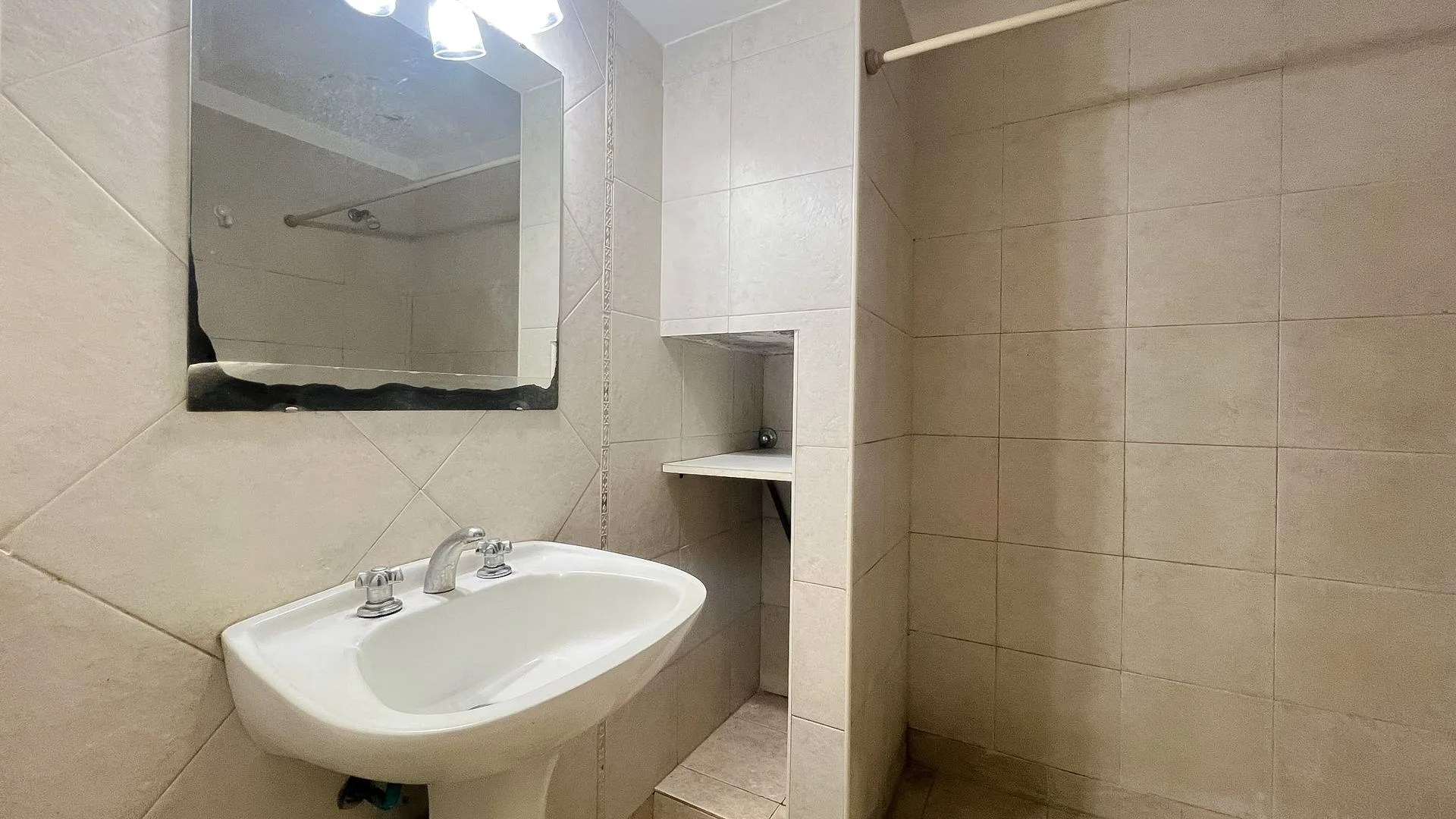 VENTA PH 3 AMBIENTES A RECICLAR B. RIVADAVIA foto 5