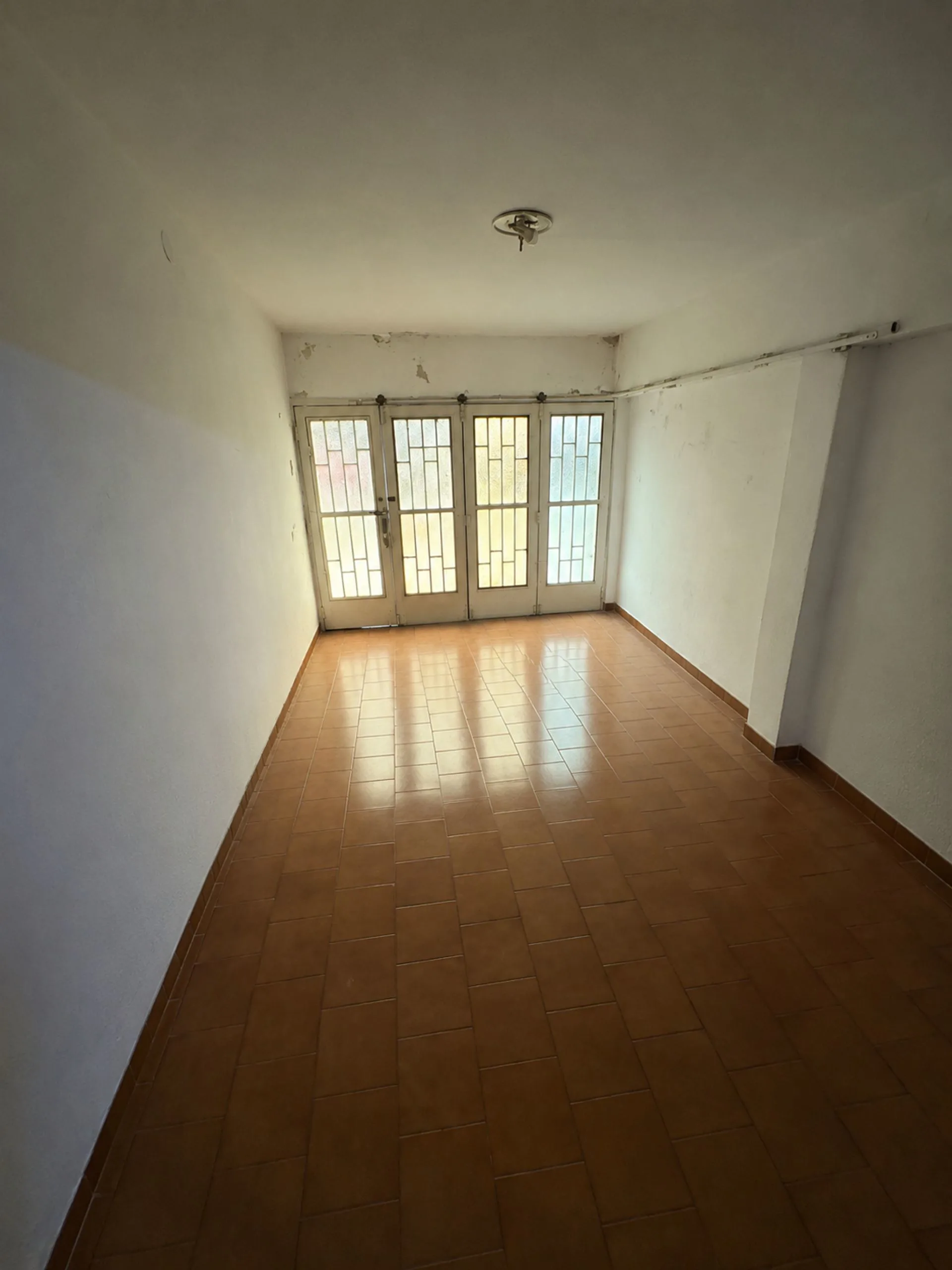 CASA EN VENTA 2 DORMITORIOS CON PATIO Y PILETA foto 2