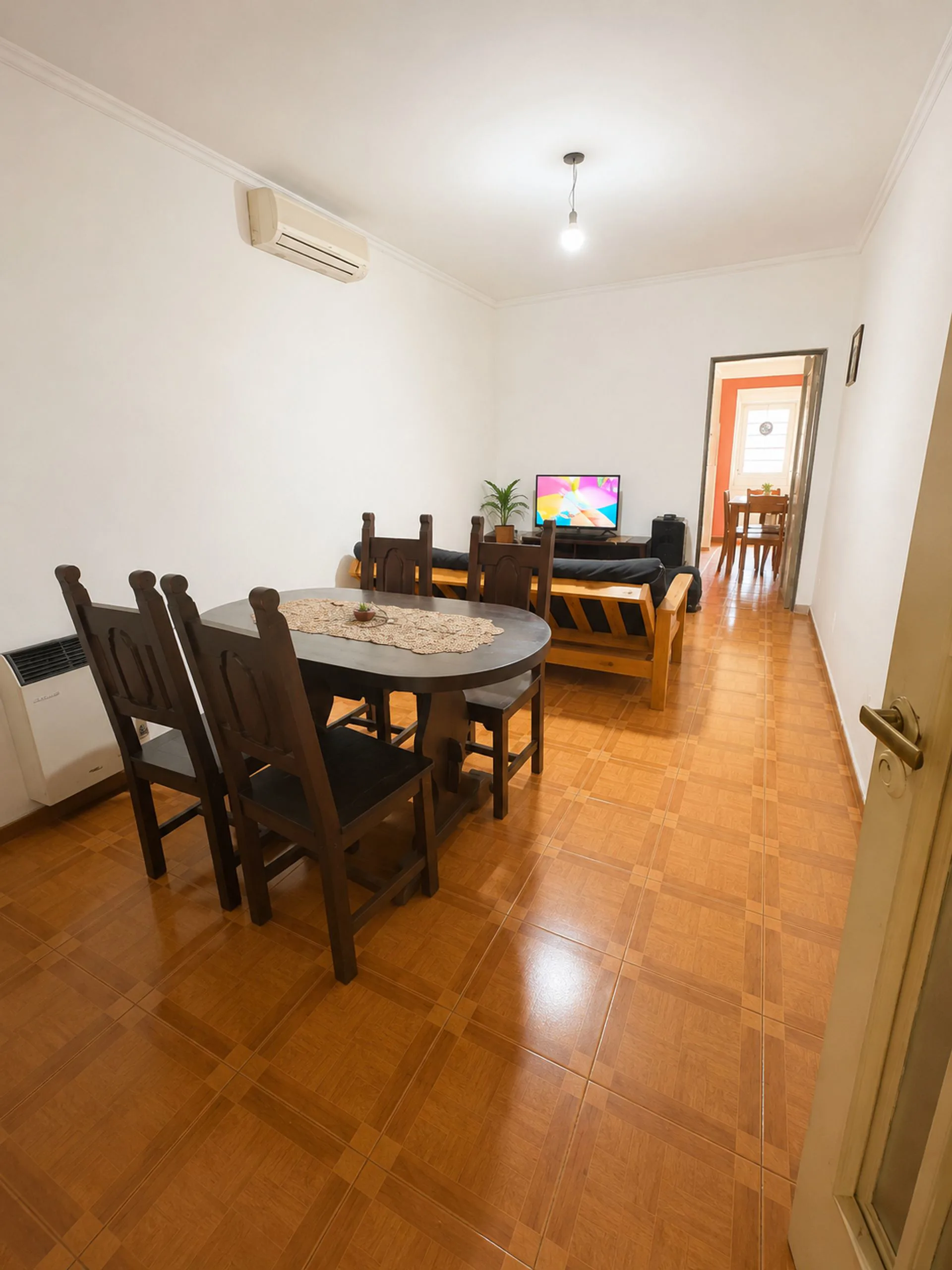 CASA EN VENTA 2 DORMITORIOS CON PATIO Y PILETA foto 3
