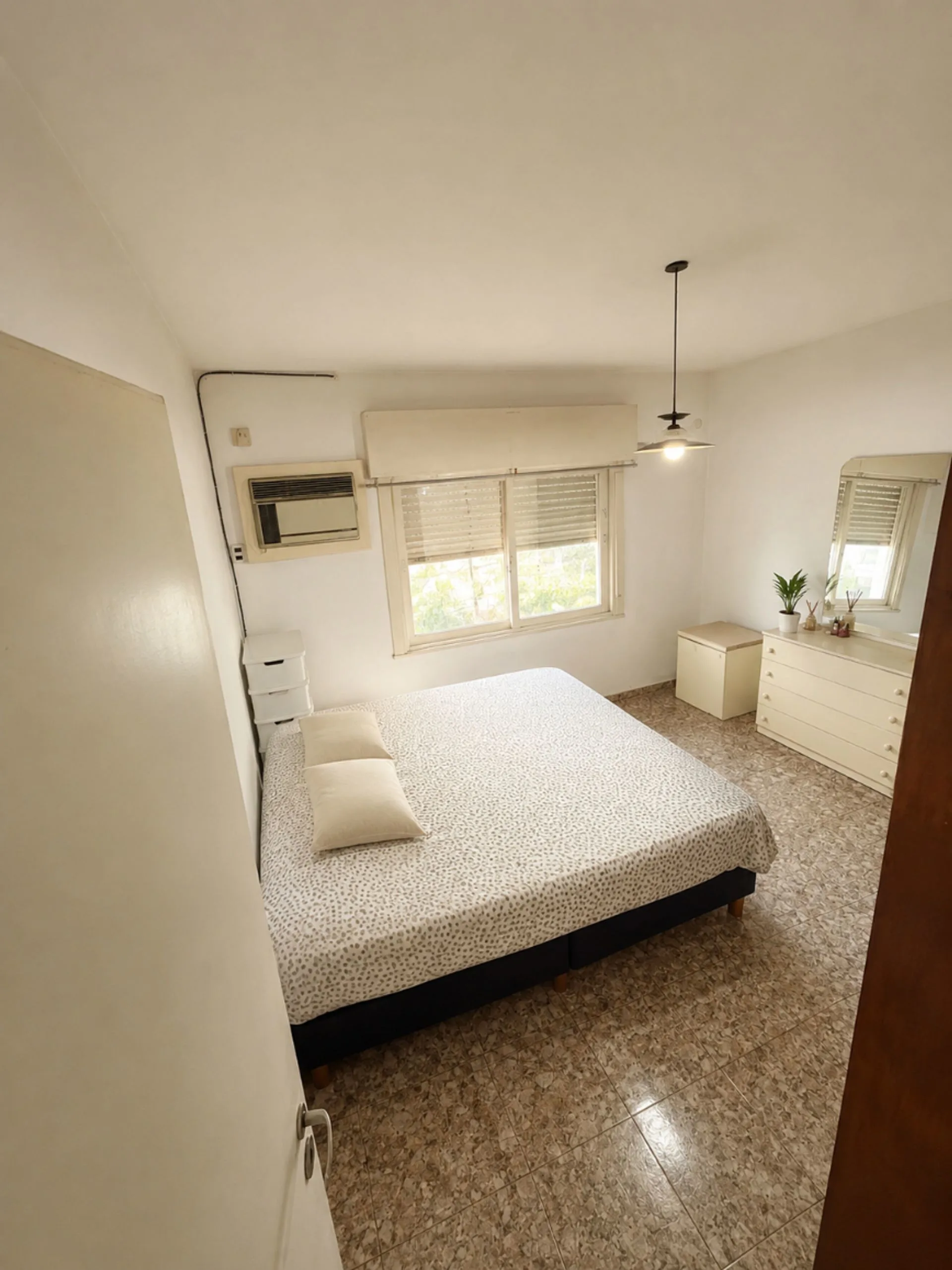 CASA EN VENTA 2 DORMITORIOS CON PATIO Y PILETA foto 4