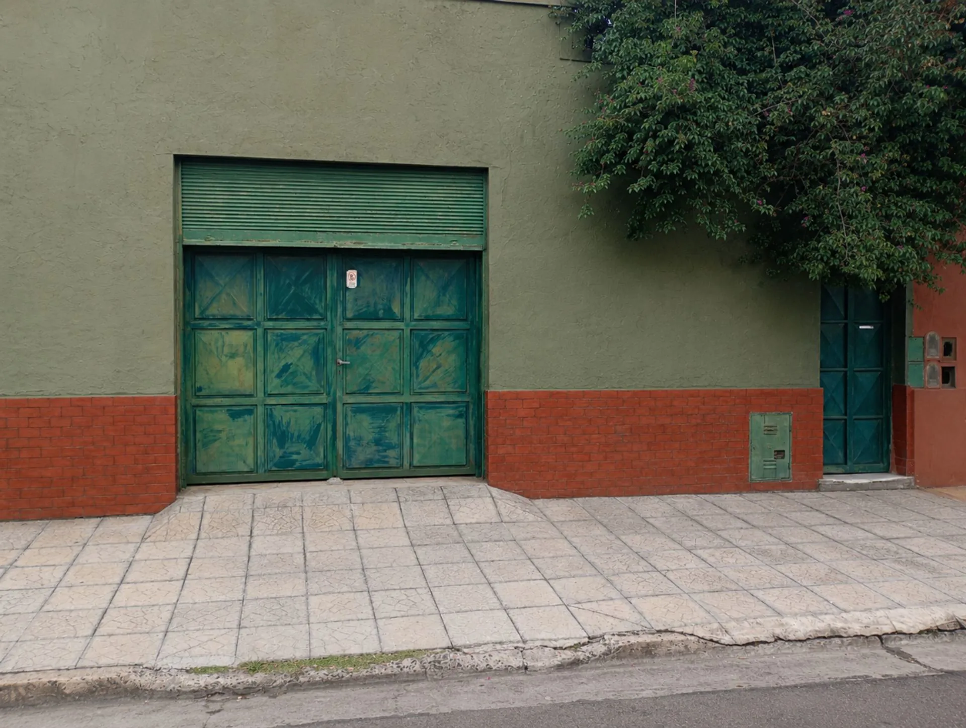 Galpón en Venta con Oficinas en Valentín Alsina foto 2