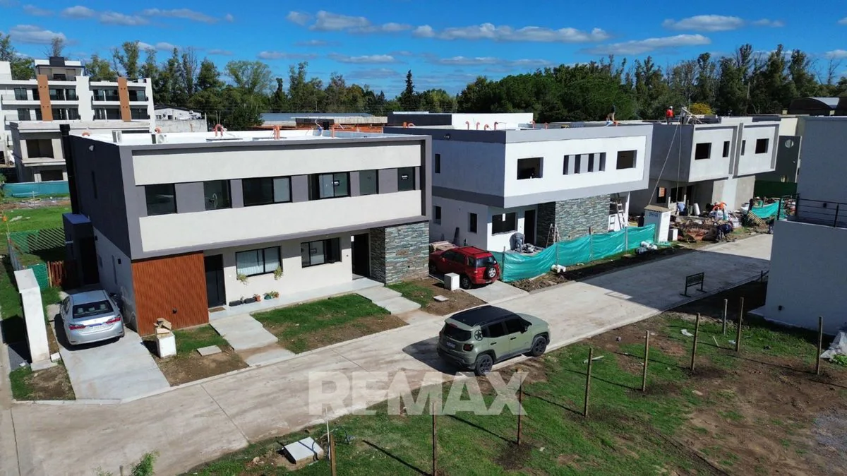 VENTA DUPLEX 5 AMB. A ESTRENAR SPRINGPARK PILAR foto 2