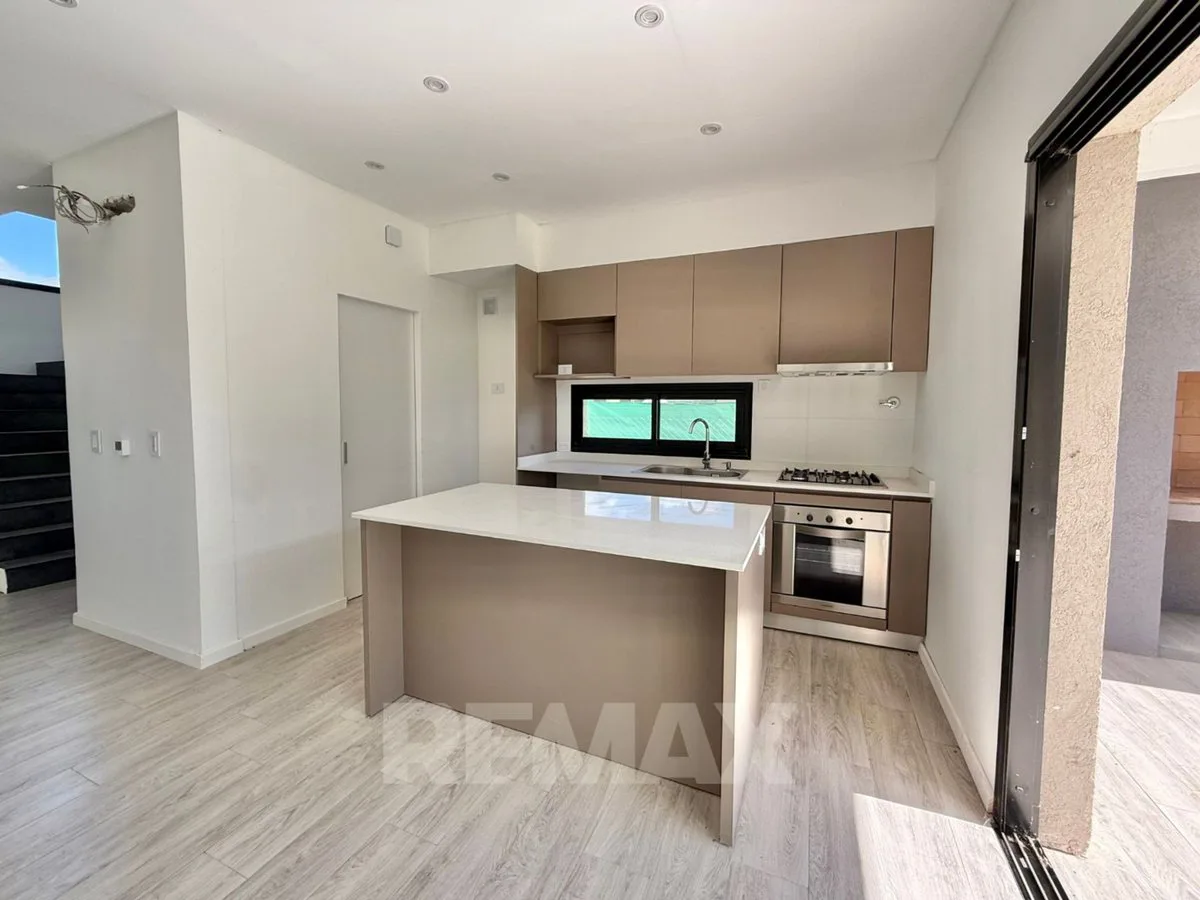 VENTA DUPLEX 5 AMB. A ESTRENAR SPRINGPARK PILAR foto 3