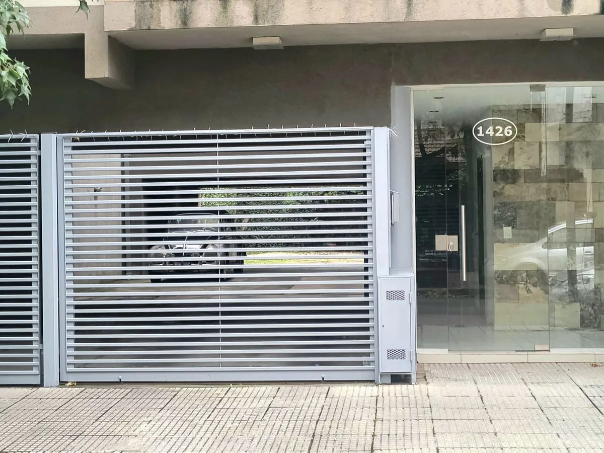 Venta cochera planta baja cubierta centro Martinez foto 2