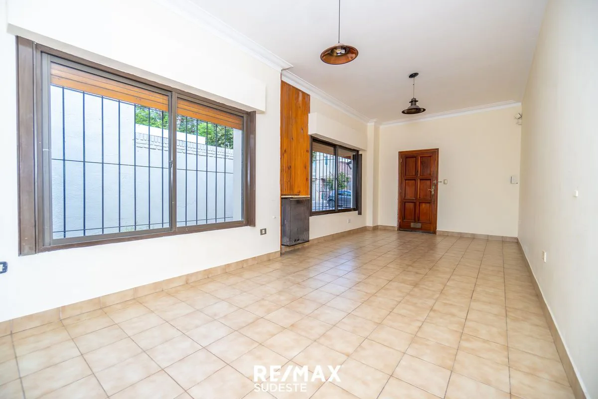VENTA CASA CARONTI 700 ESPECTACULAR UBICACIÓN foto 3
