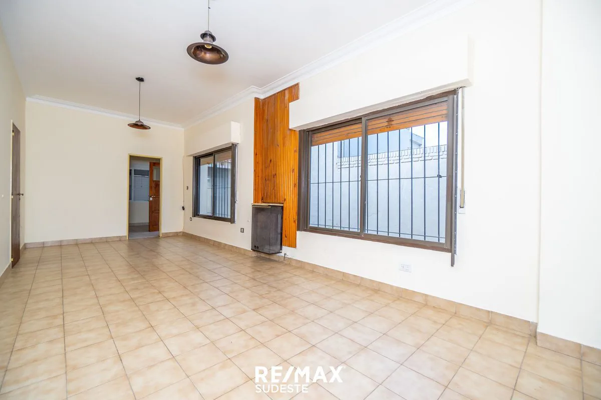 VENTA CASA CARONTI 700 ESPECTACULAR UBICACIÓN foto 4