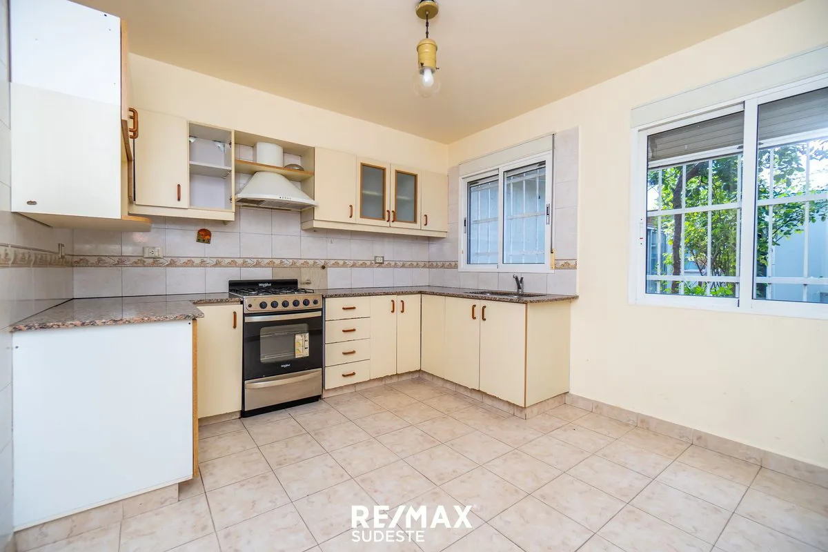 VENTA CASA CARONTI 700 ESPECTACULAR UBICACIÓN foto 5
