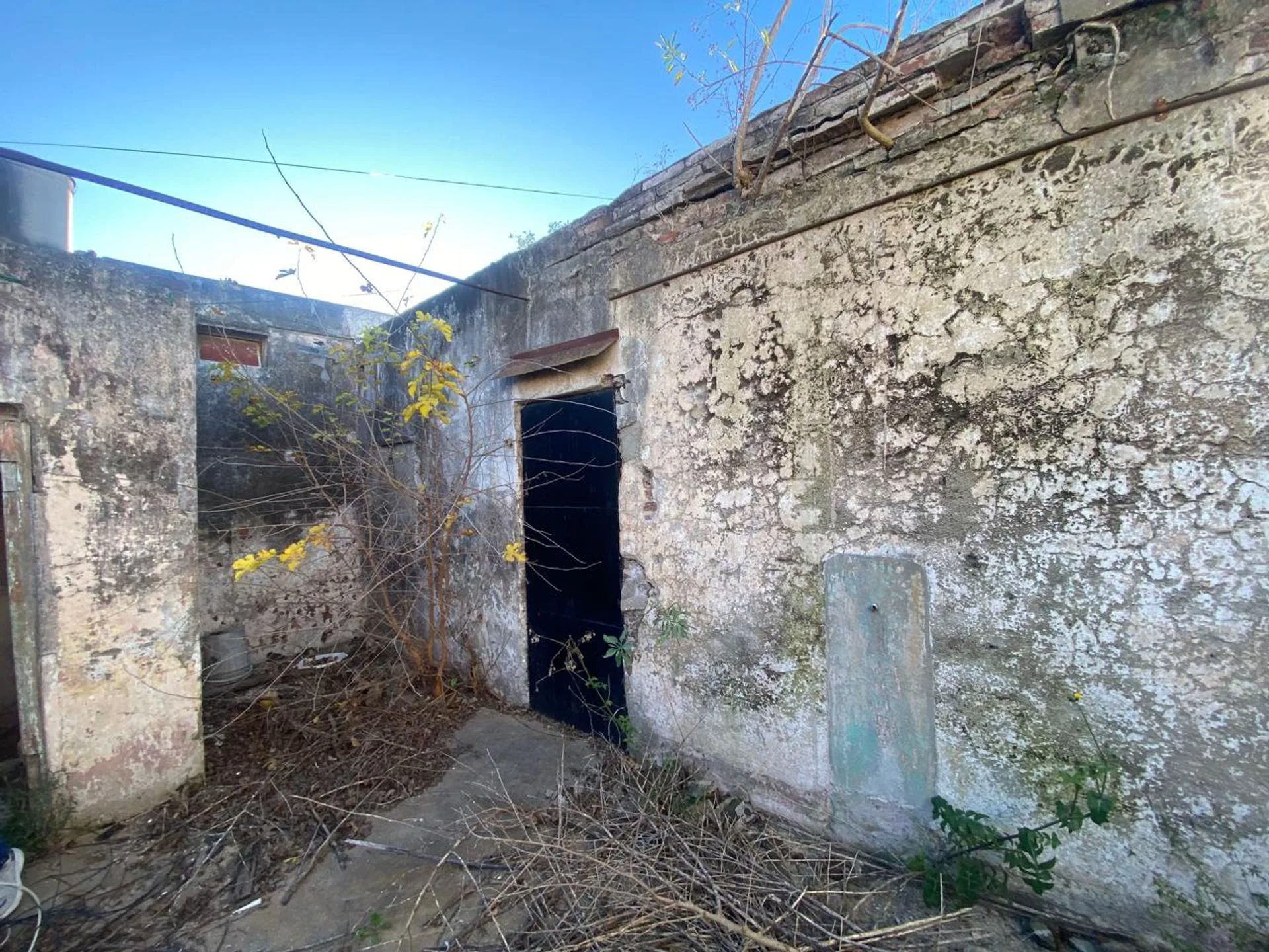 SE VENDE CASA CON TERRENO |  BARRIO ITURRASPE foto 3