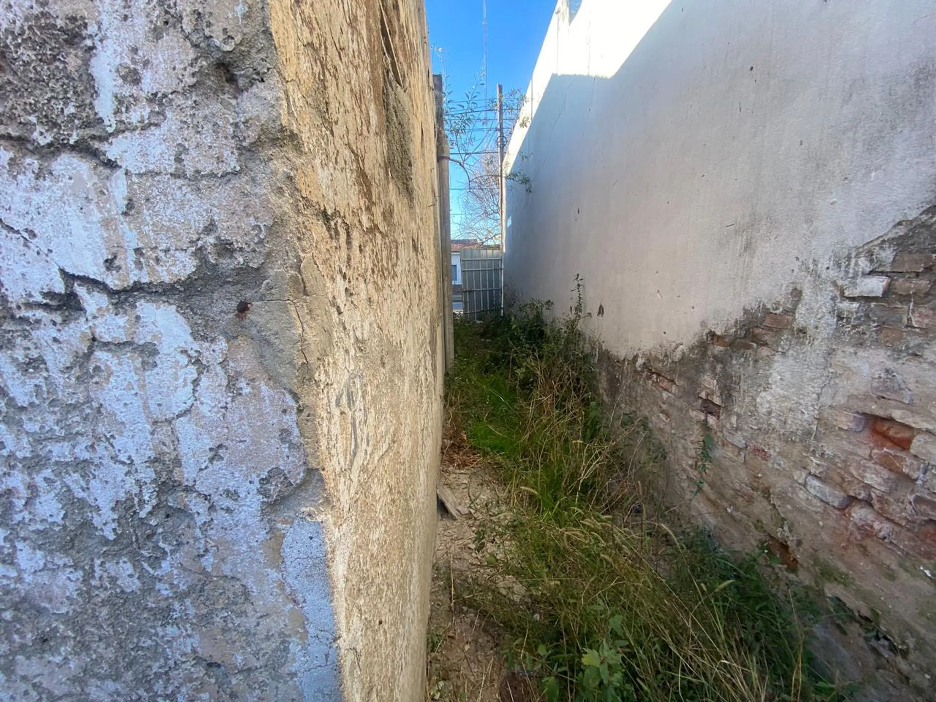 SE VENDE CASA CON TERRENO |  BARRIO ITURRASPE foto 4