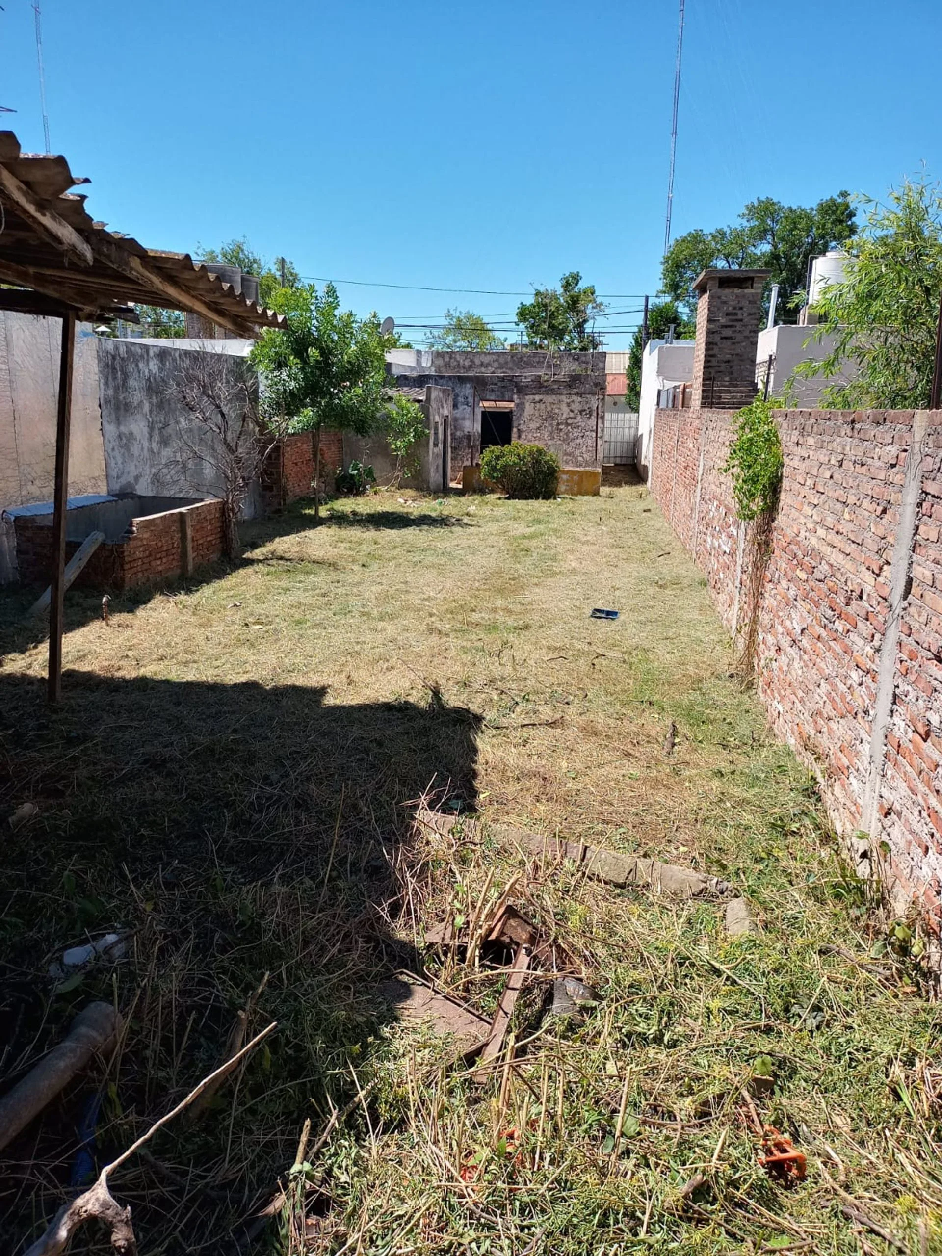 SE VENDE CASA CON TERRENO |  BARRIO ITURRASPE foto 5