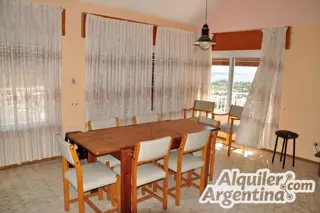 CHALET AMPLIO PARA 14 PERSONAS. HERMOSA VISTA PANORAMICA. QUINCHO. PISCINA. COCHERA. foto 3