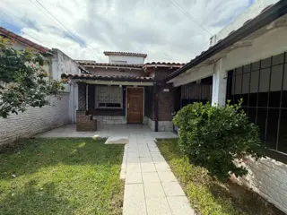 Venta Casa 5 ambientes en Vicente Lopez cochera foto 1