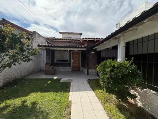 Venta Casa 5 ambientes en Vicente Lopez cochera foto 4