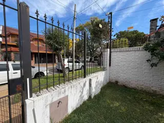 Venta Casa 5 ambientes en Vicente Lopez cochera foto 5