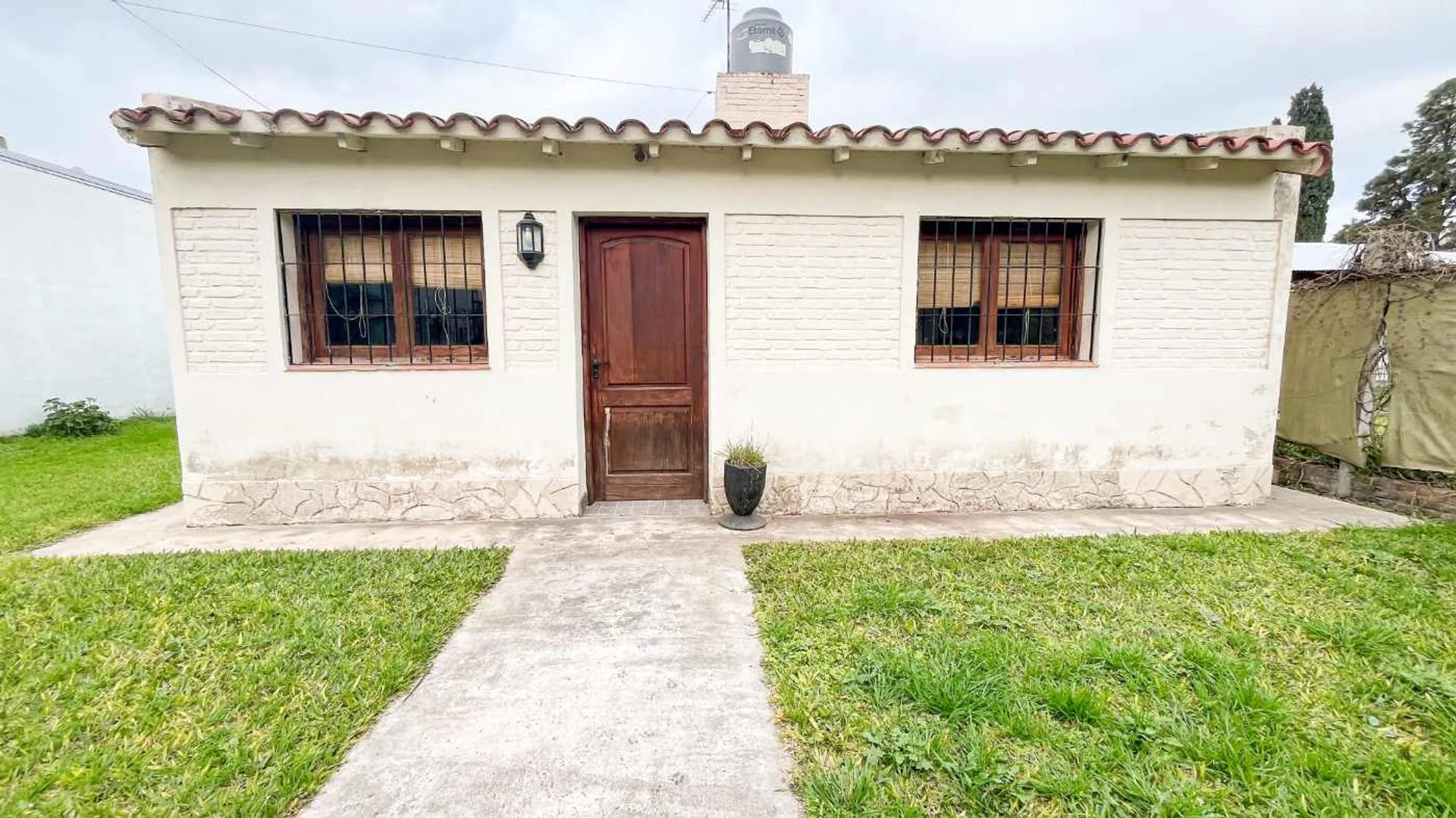 VENTA CASA 2 DORMITORIOS Y PILETA - JORGE NEWBERY foto 4