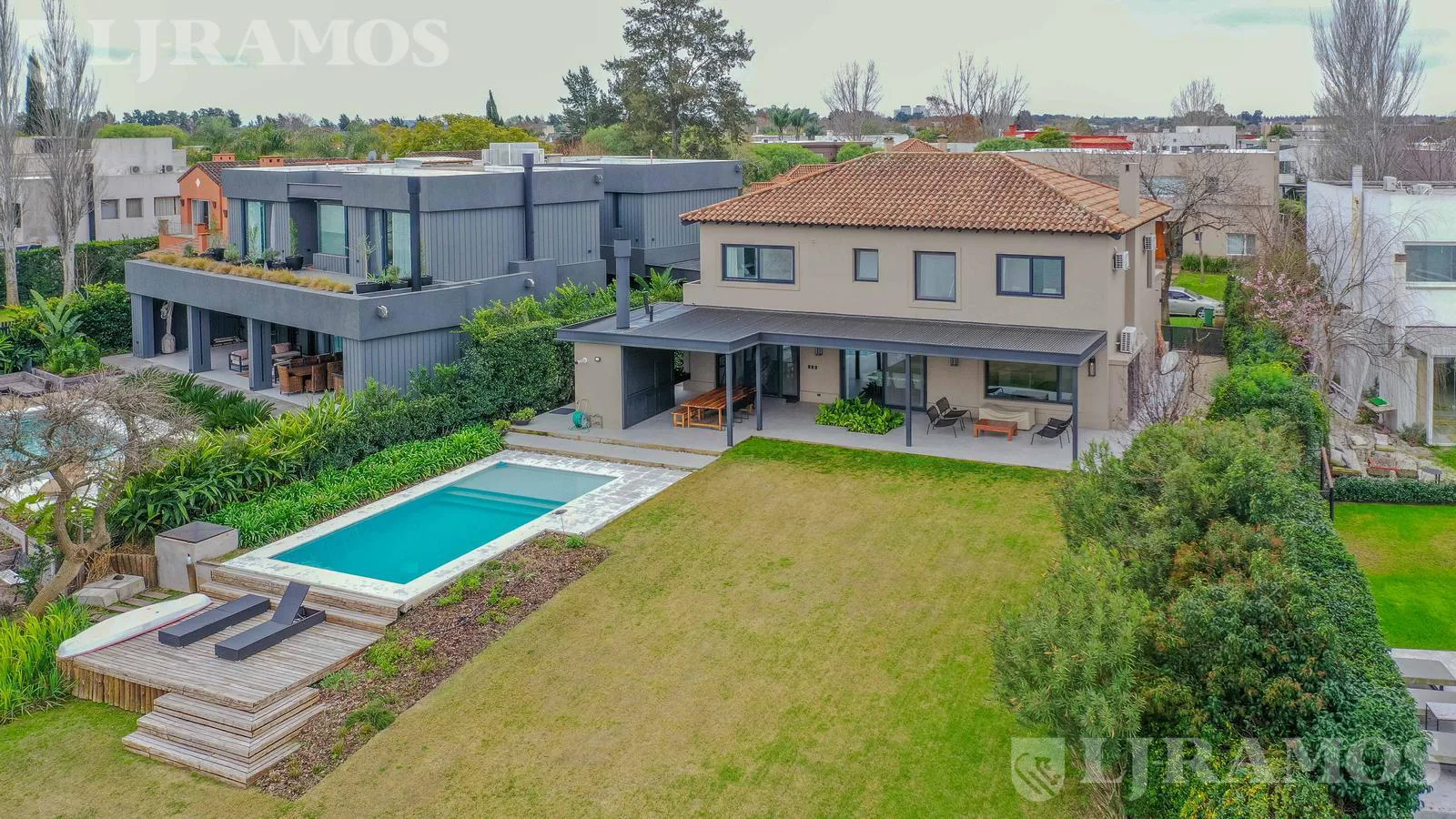 Casa a la laguna con 4 dormitorios en alquiler en Santa Bárbara. foto 2