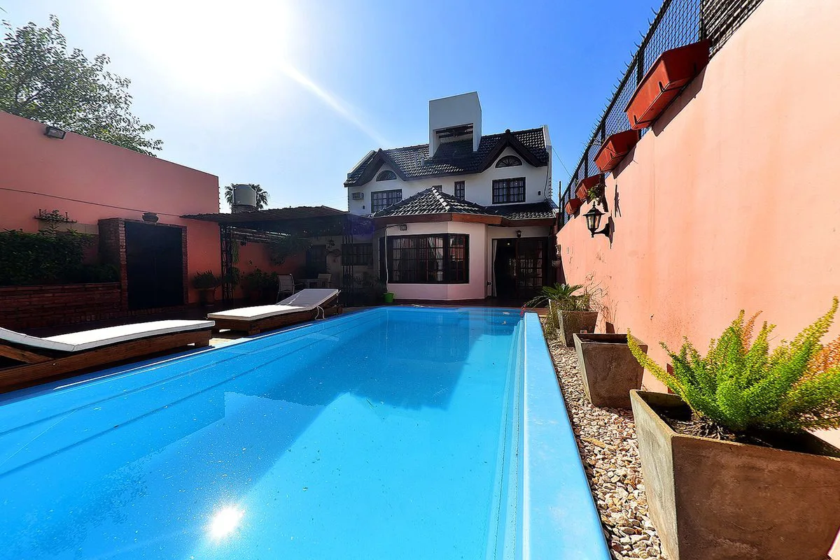 VENTA CASA EN ITUZAINGÓ, 4 AMB CON PATIO Y PILETA foto 2