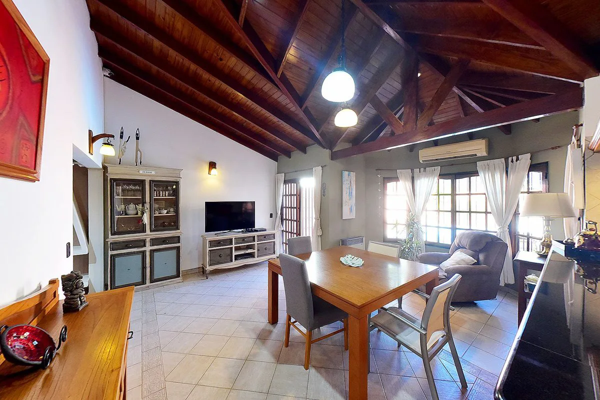 VENTA CASA EN ITUZAINGÓ, 4 AMB CON PATIO Y PILETA foto 3