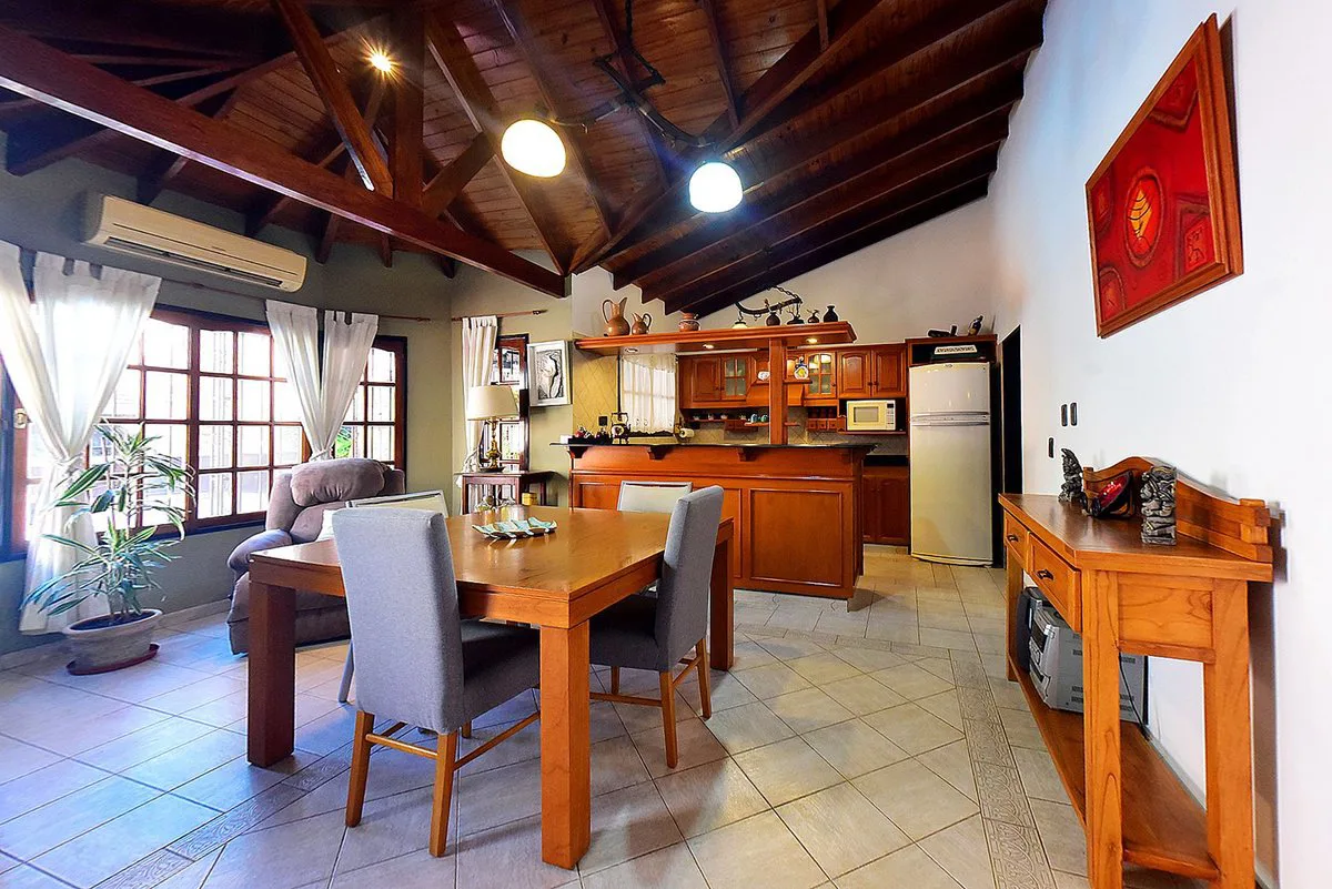 VENTA CASA EN ITUZAINGÓ, 4 AMB CON PATIO Y PILETA foto 4