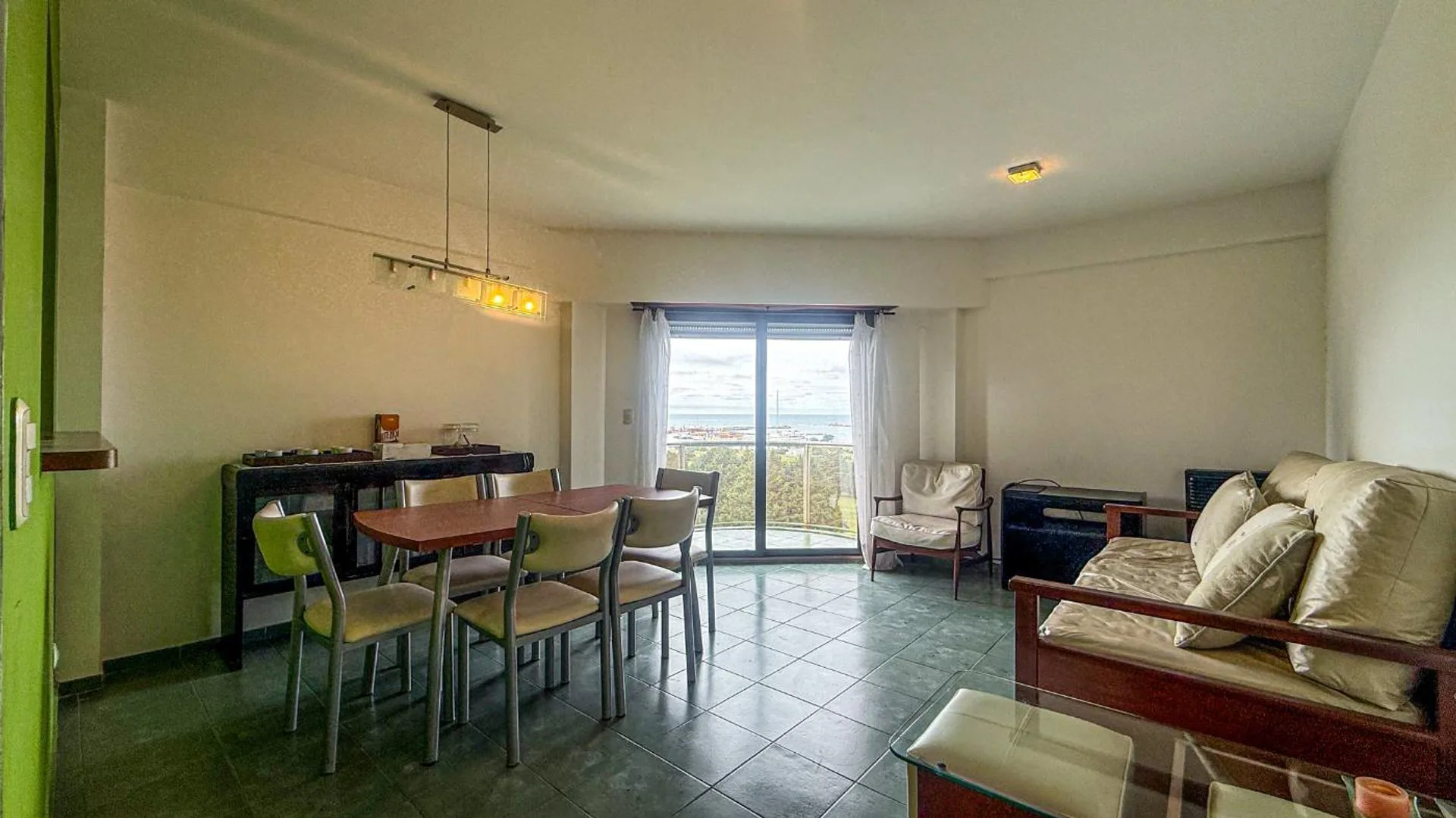 Alquiler 2 Ambientes con balcon Vista Golf y Mar foto 3