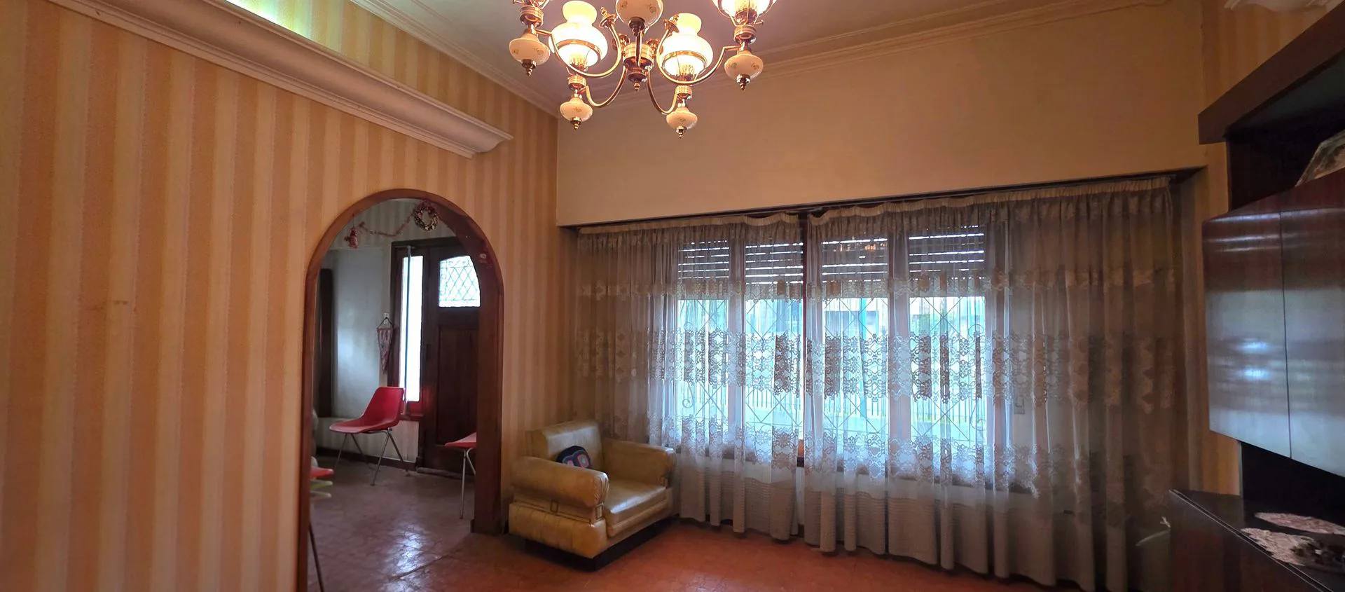 CASA 5 AMBIENTES VENTA CLAYPOLE CON FONDO VERDE foto 5