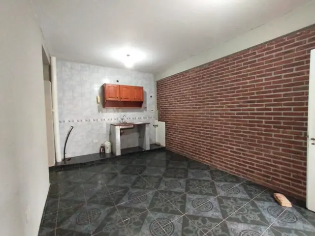 DEPTOS 2 AMBIENTES, COCINA COMEDOR, HABITACIÓN Y BAÑO.