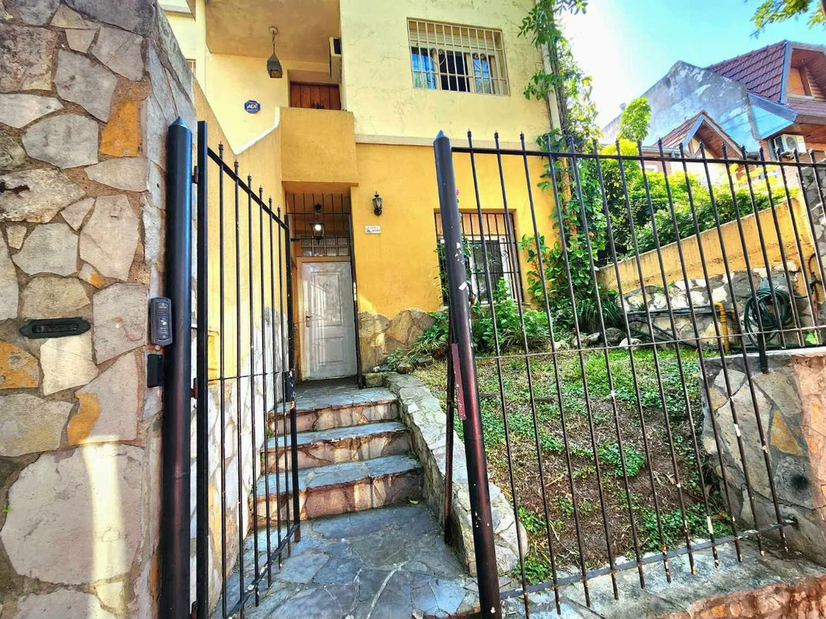 CASA PH PB FRENTE 4 DORM 8 AMB GRAN PATIO SAAVEDRA foto 3