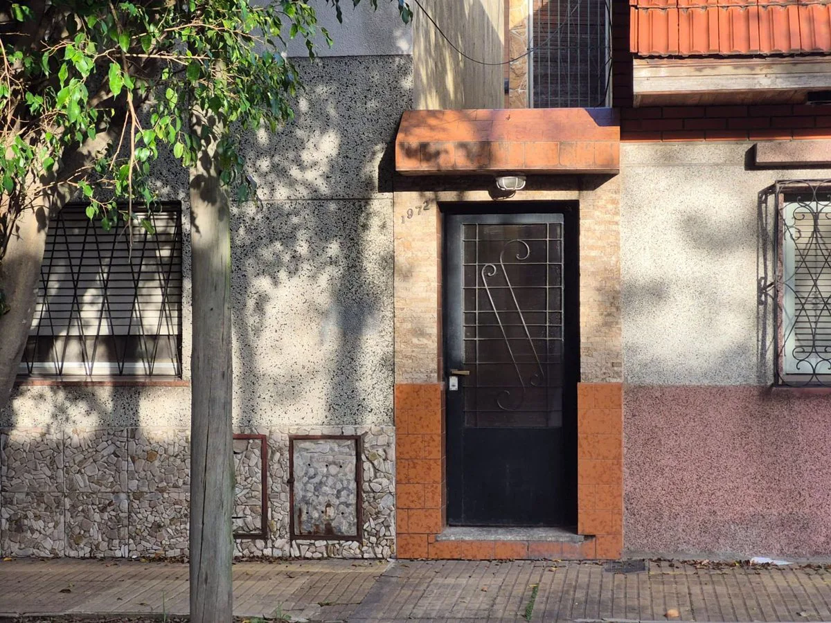 CASA 3 AMB. EN LOTE PROPIO C/ TERRAZA LANUS OESTE. foto 2