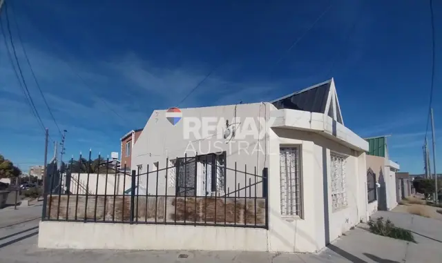 CASA 3 DORMITORIOS BARRIO ISIDRO LABRADOR