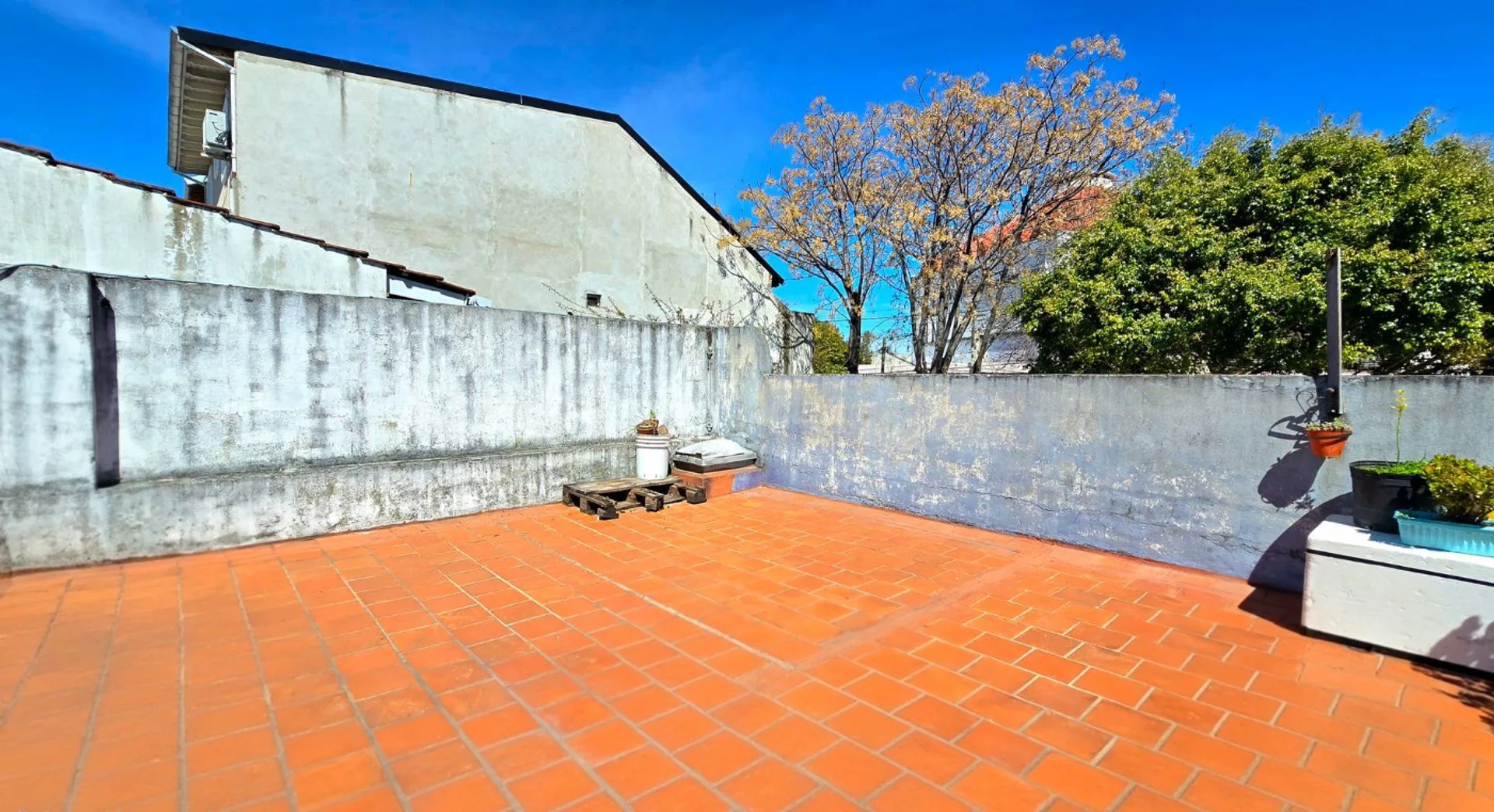 CASA EN VENTA 4 AMBIENTES MUNRO foto 2