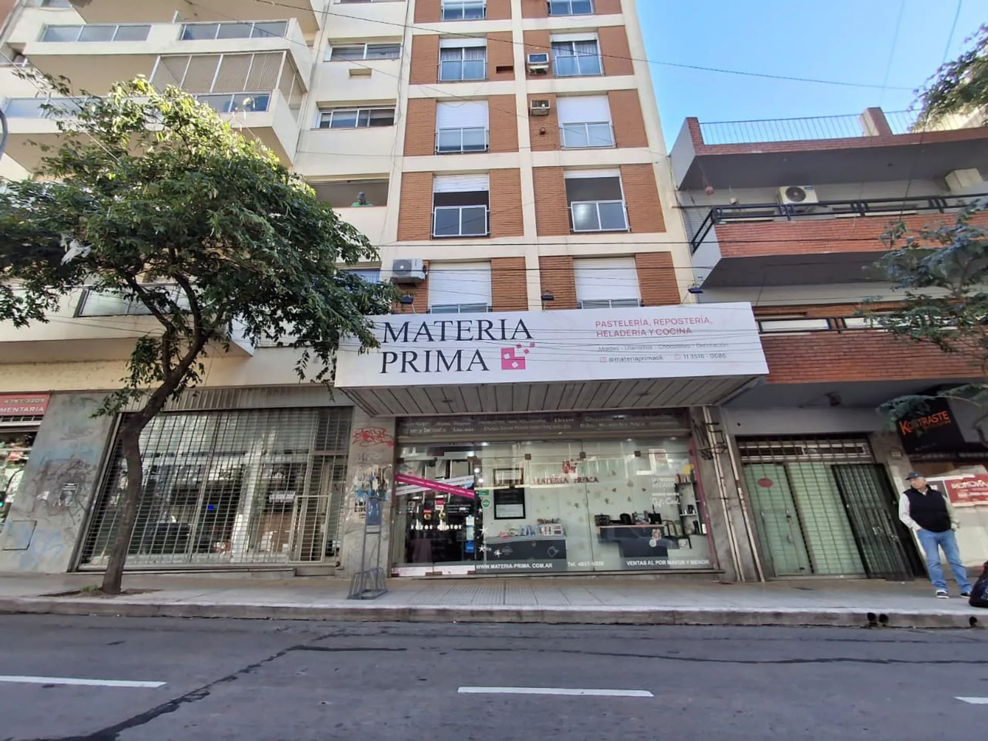 Alquiler Local 102m² Cubiertos + Patio en Florida foto 2