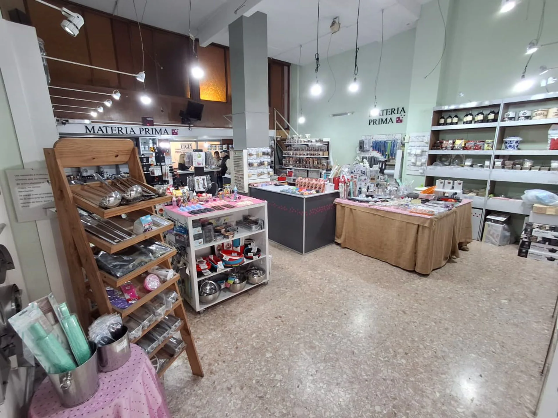 Alquiler Local 102m² Cubiertos + Patio en Florida foto 5