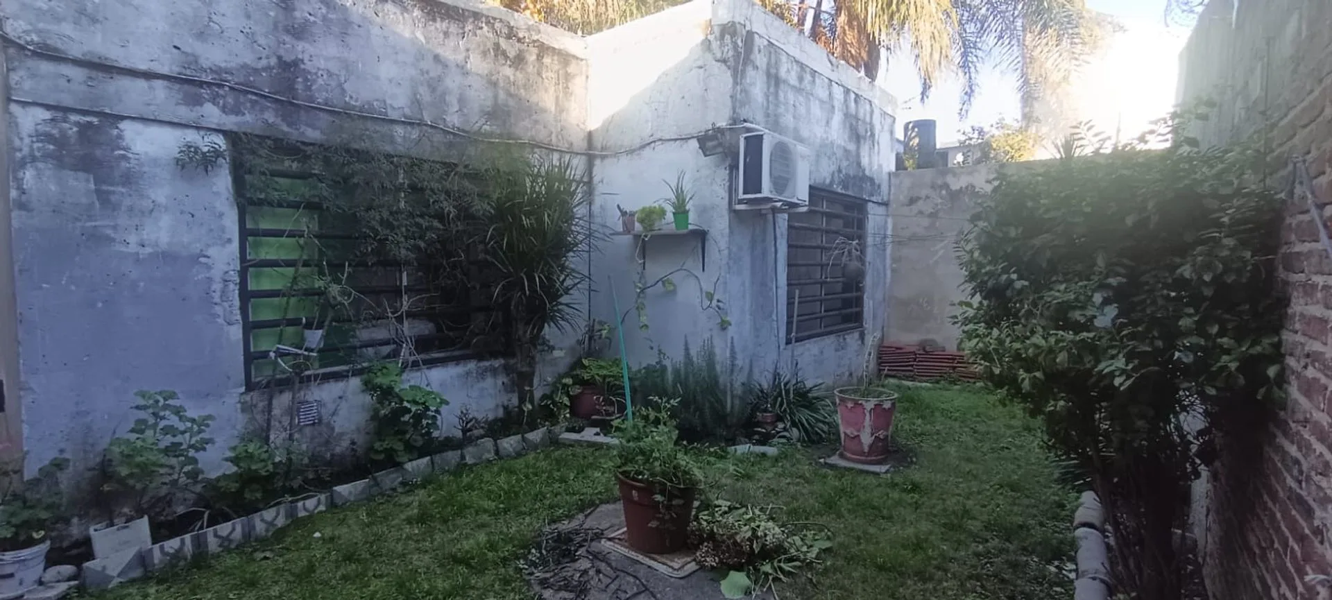 VENTA LANUS CASA 3 AMB PATIO EXCELENTE LOTE foto 2