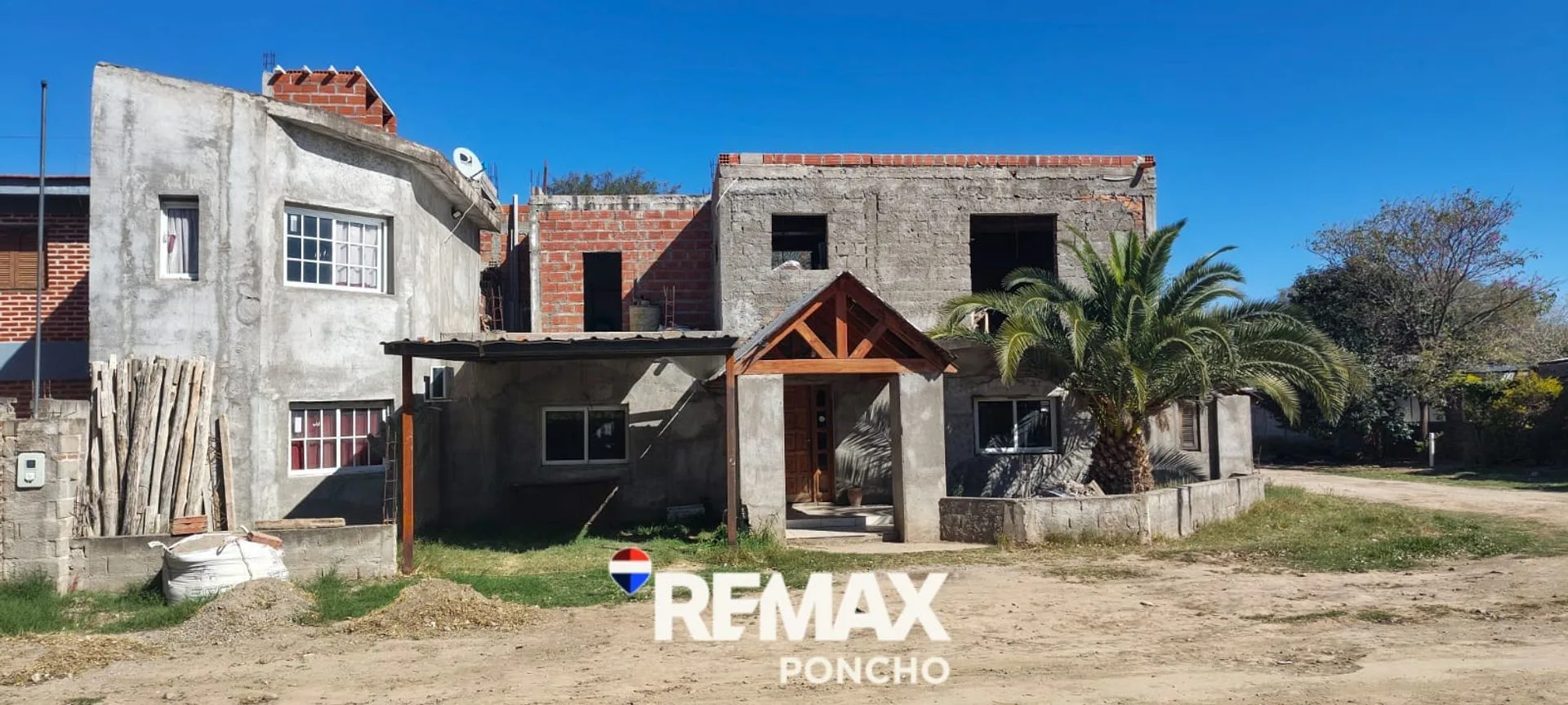 SE VENDE CASA AMPLIA/VERSATIL STA ROSA VALLEVIEJO
