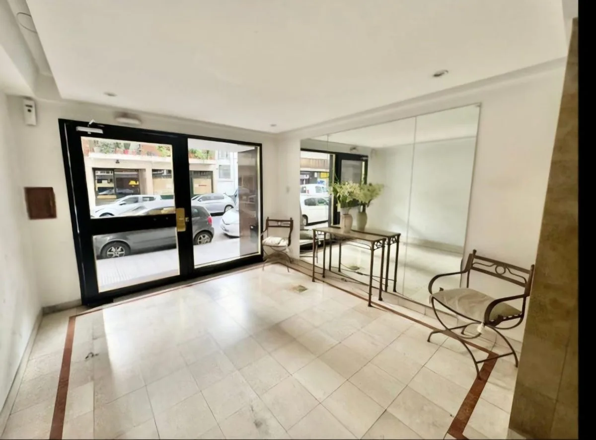 VENTA DTO 3 AMB. GRAN PATIO Y PARRILLA EN BELGRANO foto 2