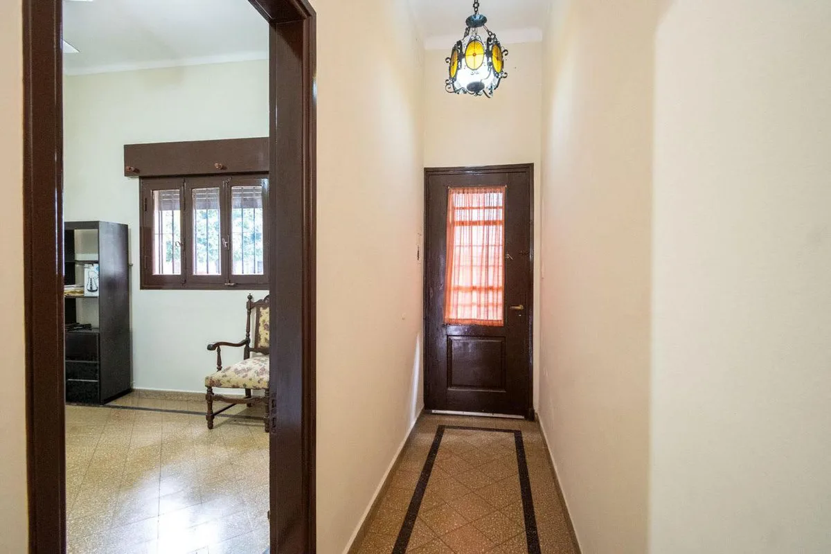 VENTA CASA 3/4 DORMITORIOS CON COCHERA Y PATIO foto 3
