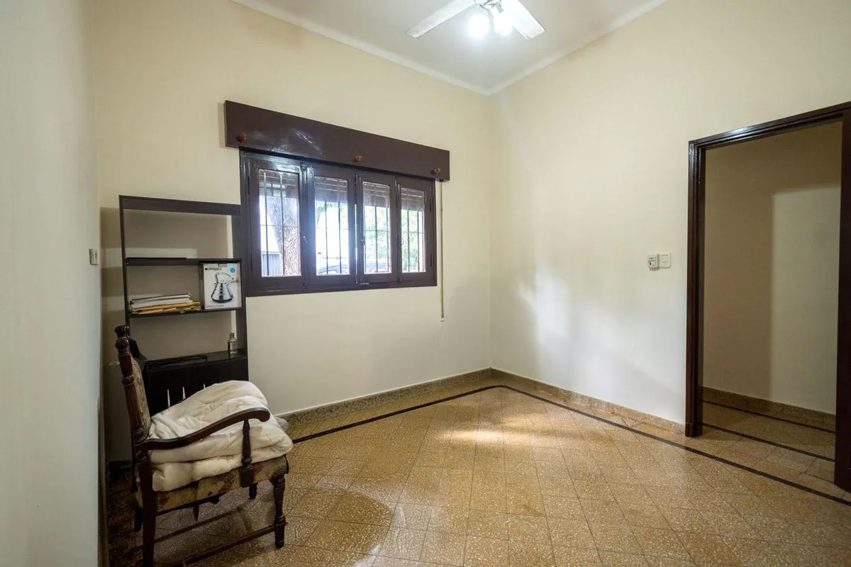 VENTA CASA 3/4 DORMITORIOS CON COCHERA Y PATIO foto 5