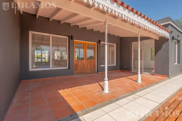 Casa en alquiler por 24 meses con piscina 4 dormitorios ,Altos De Manzanares