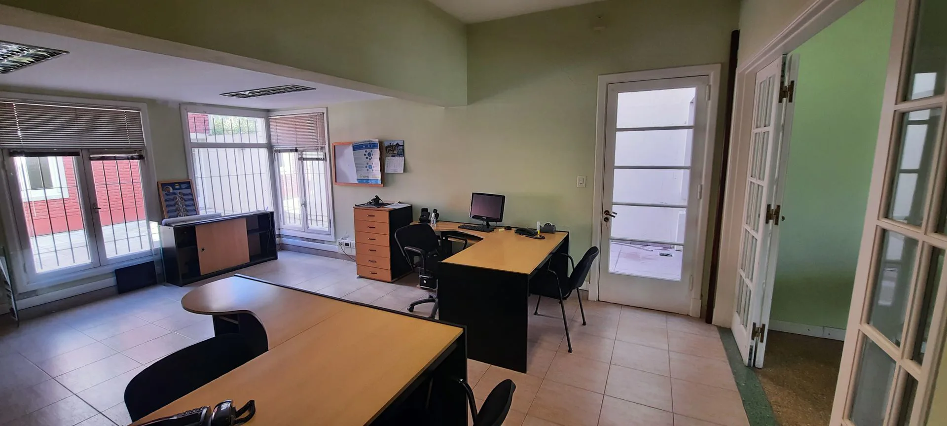 Venta Casa u Oficina 7 ambientes Av. 59 Necochea foto 3