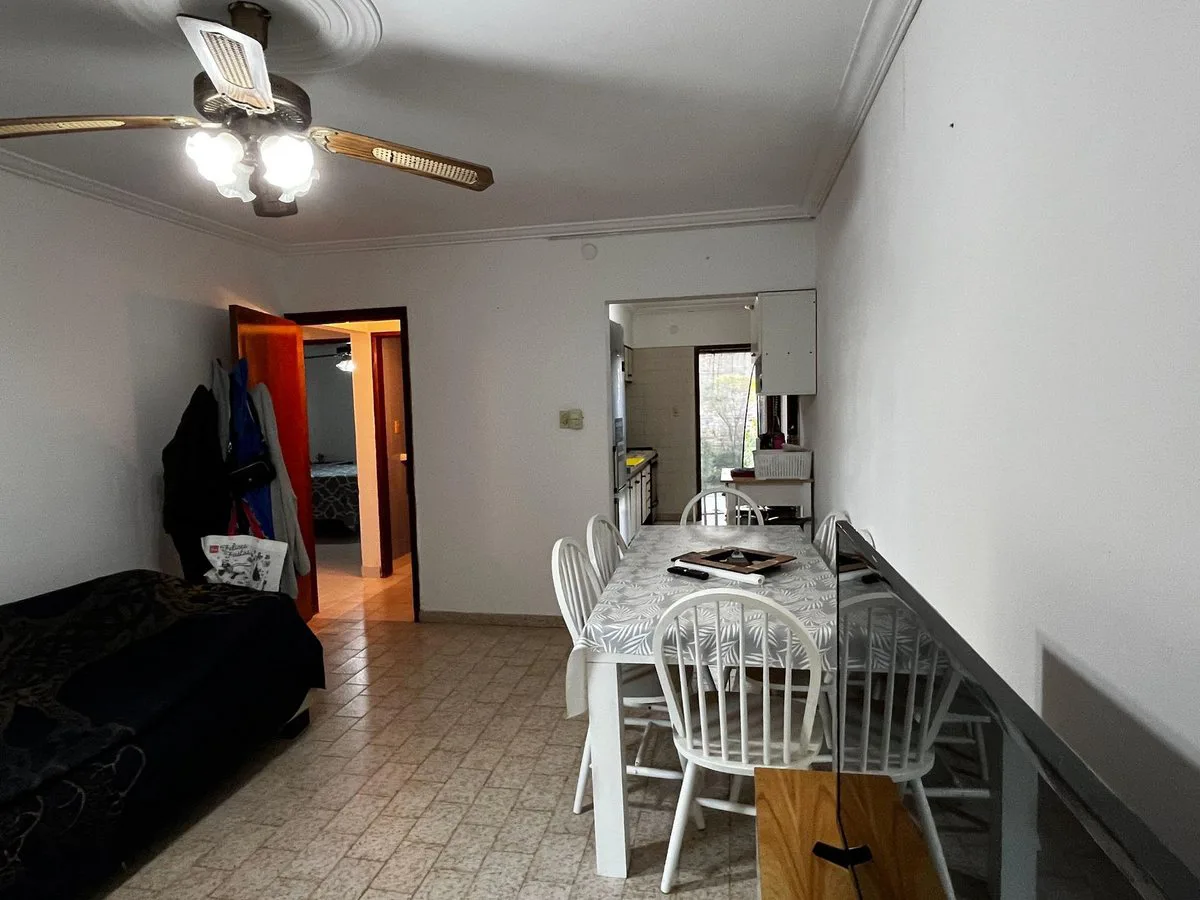 Casa de 2 Dormitorios con Jardín y Cochera foto 4